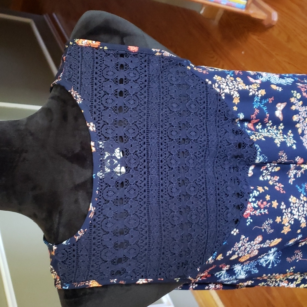 Flower Tank Top - Picture 4 of 8